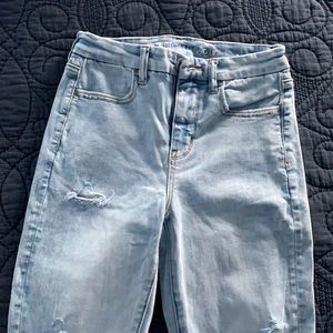 AE Woman’s Curvy Hi Rise distressed Jegging Sz 4